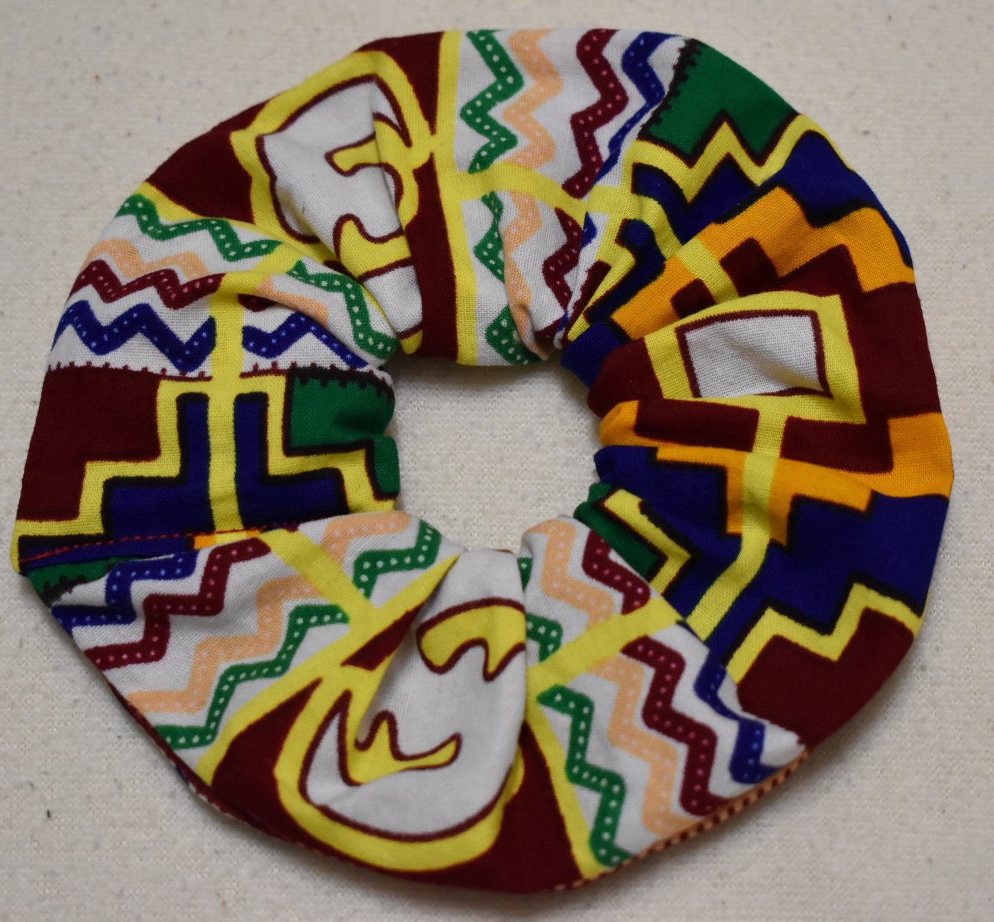 Afrikai mintás hajgumi scrunchie