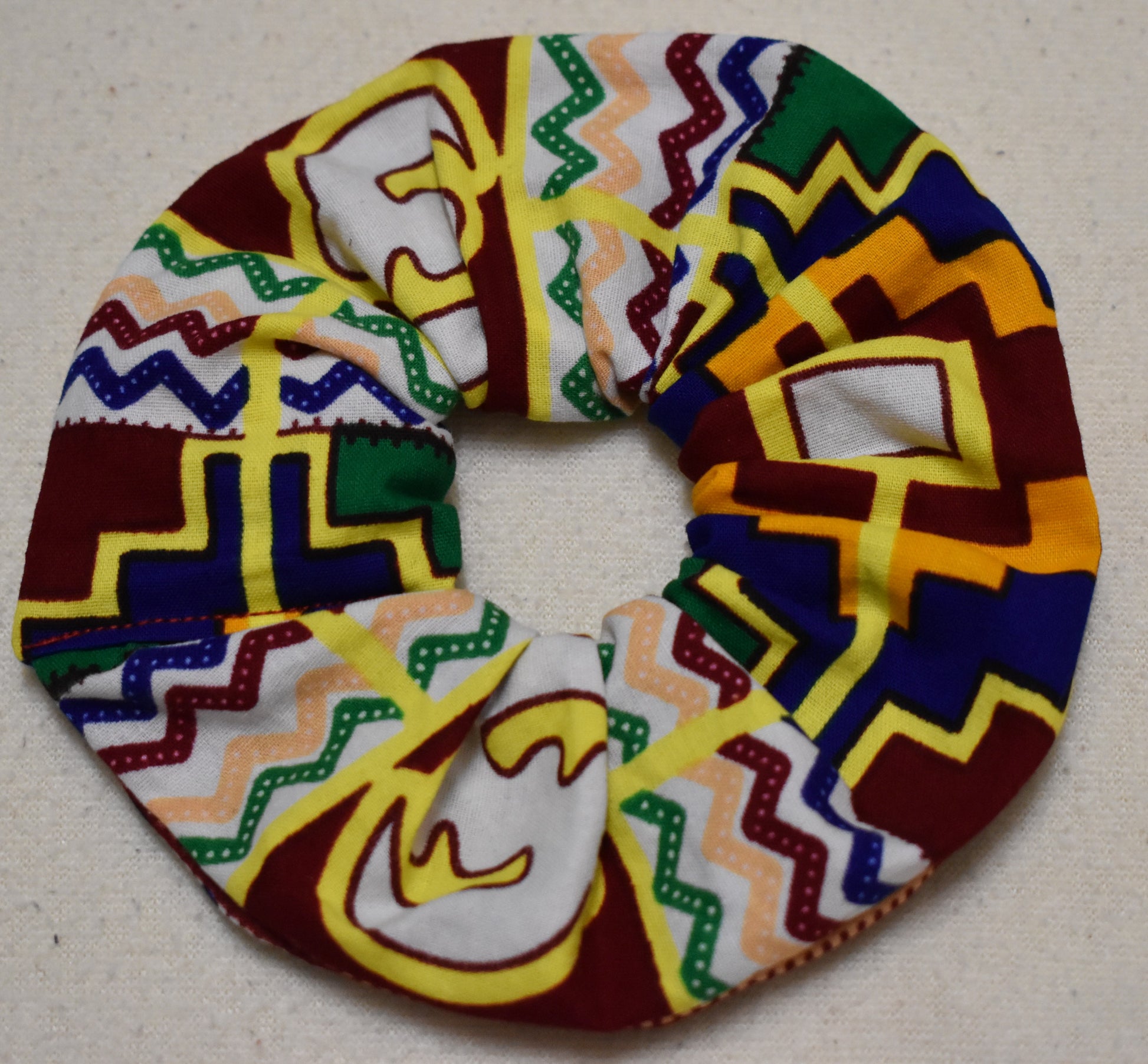 Afrikai mintás hajgumi scrunchie