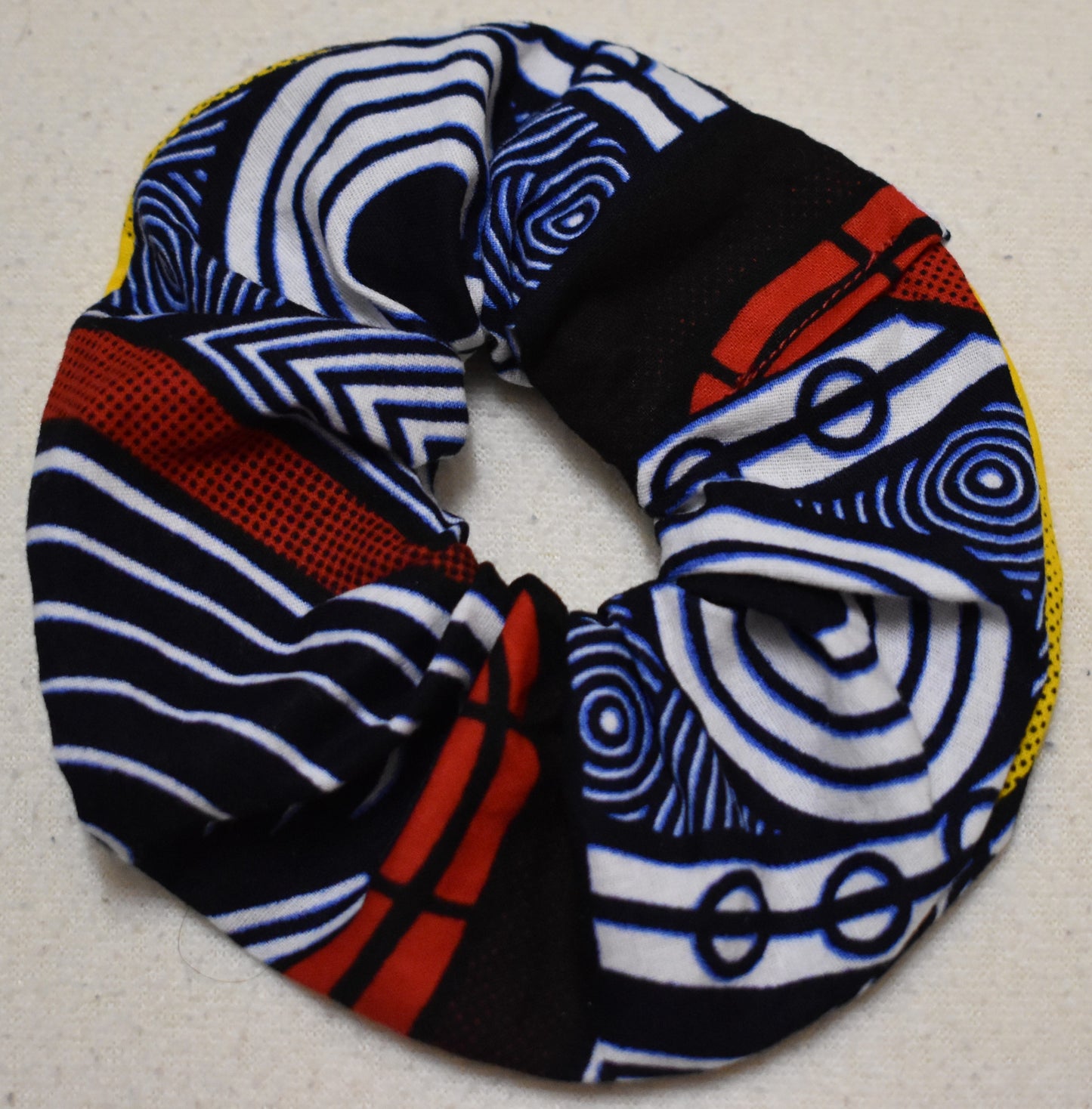 Afrikai mintás hajgumi scrunchie