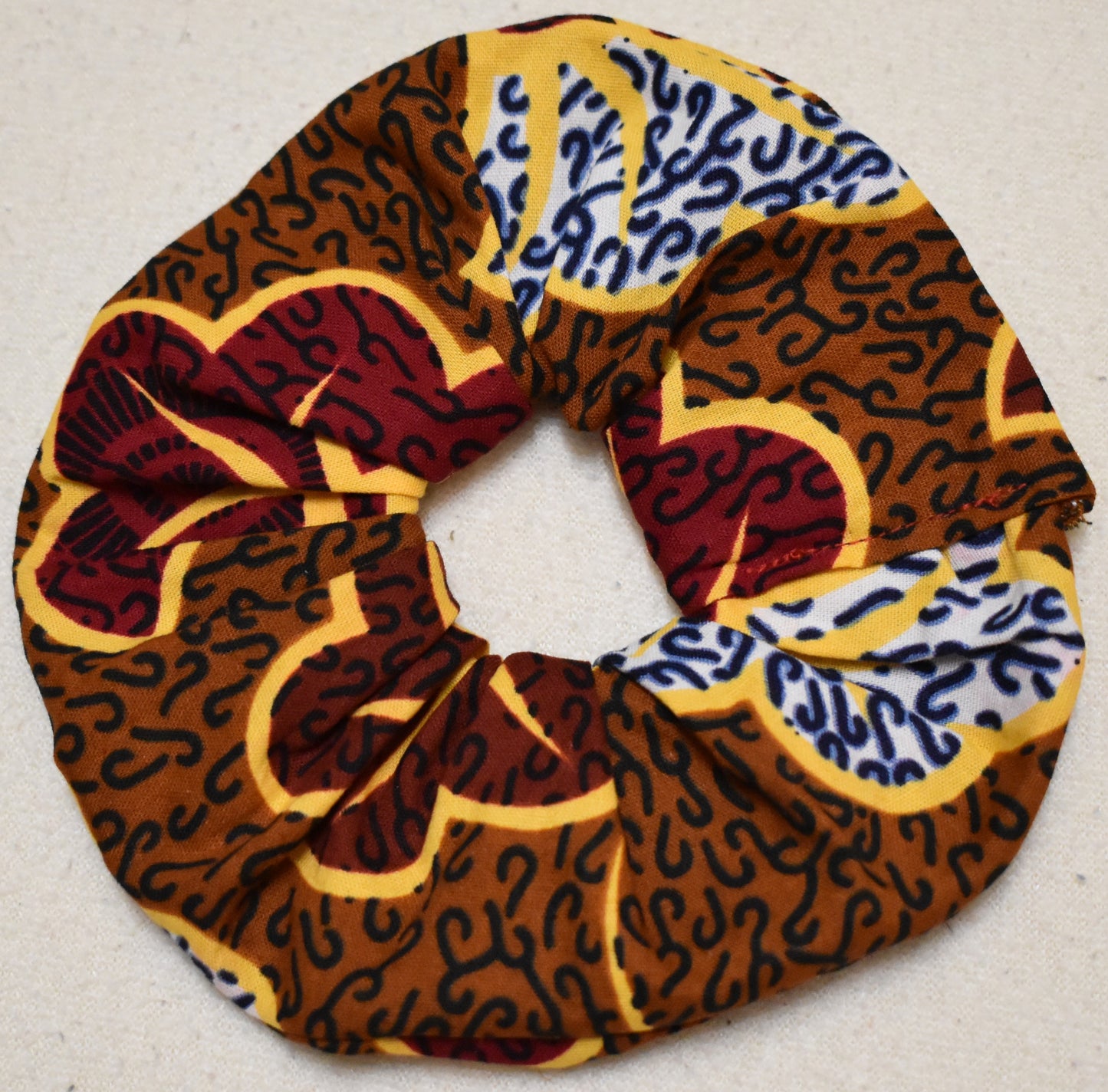 Afrikai mintás hajgumi scrunchie esküvő virága