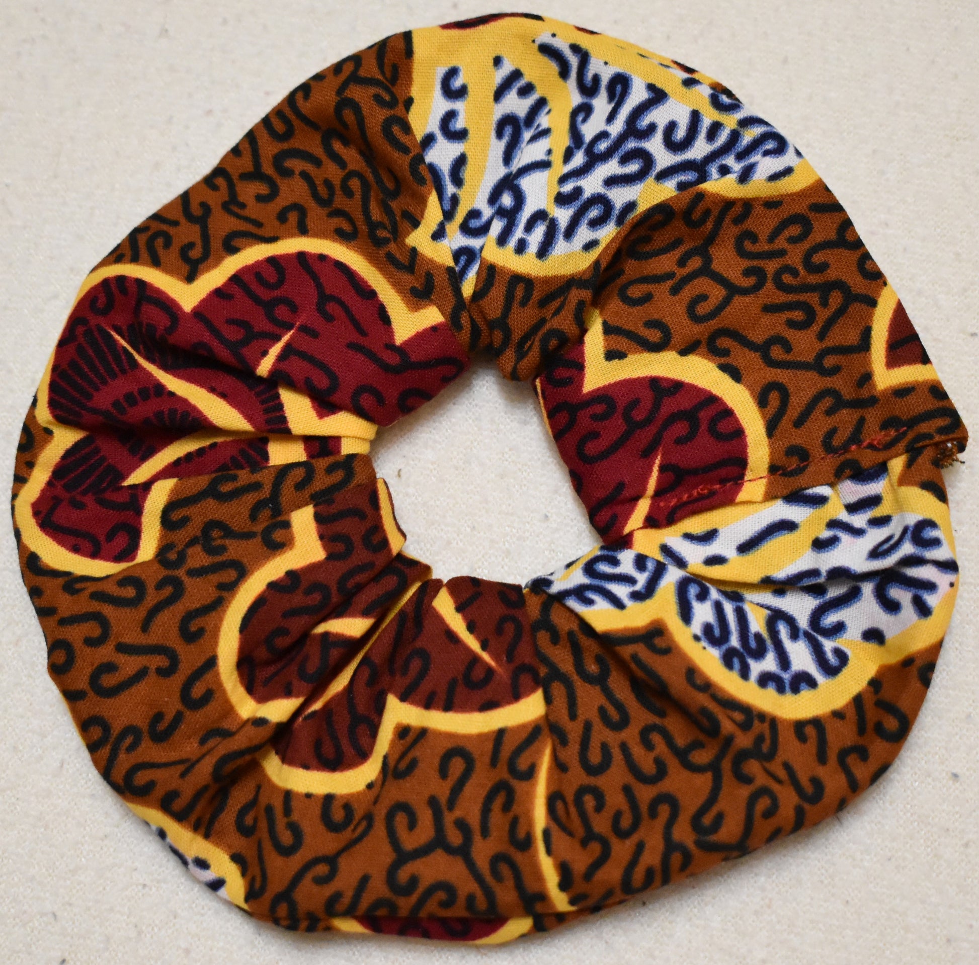 Afrikai mintás hajgumi scrunchie esküvő virága