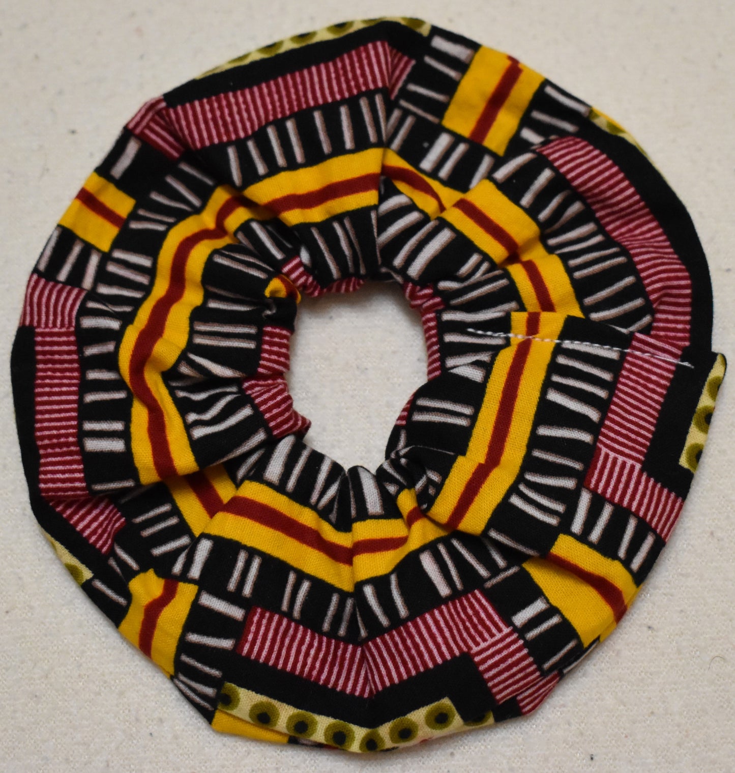 Afrikai mintás hajgumi scrunchie