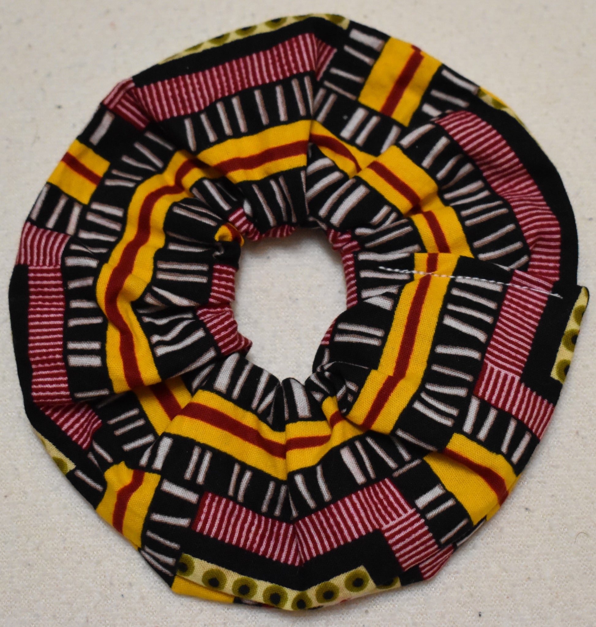 Afrikai mintás hajgumi scrunchie