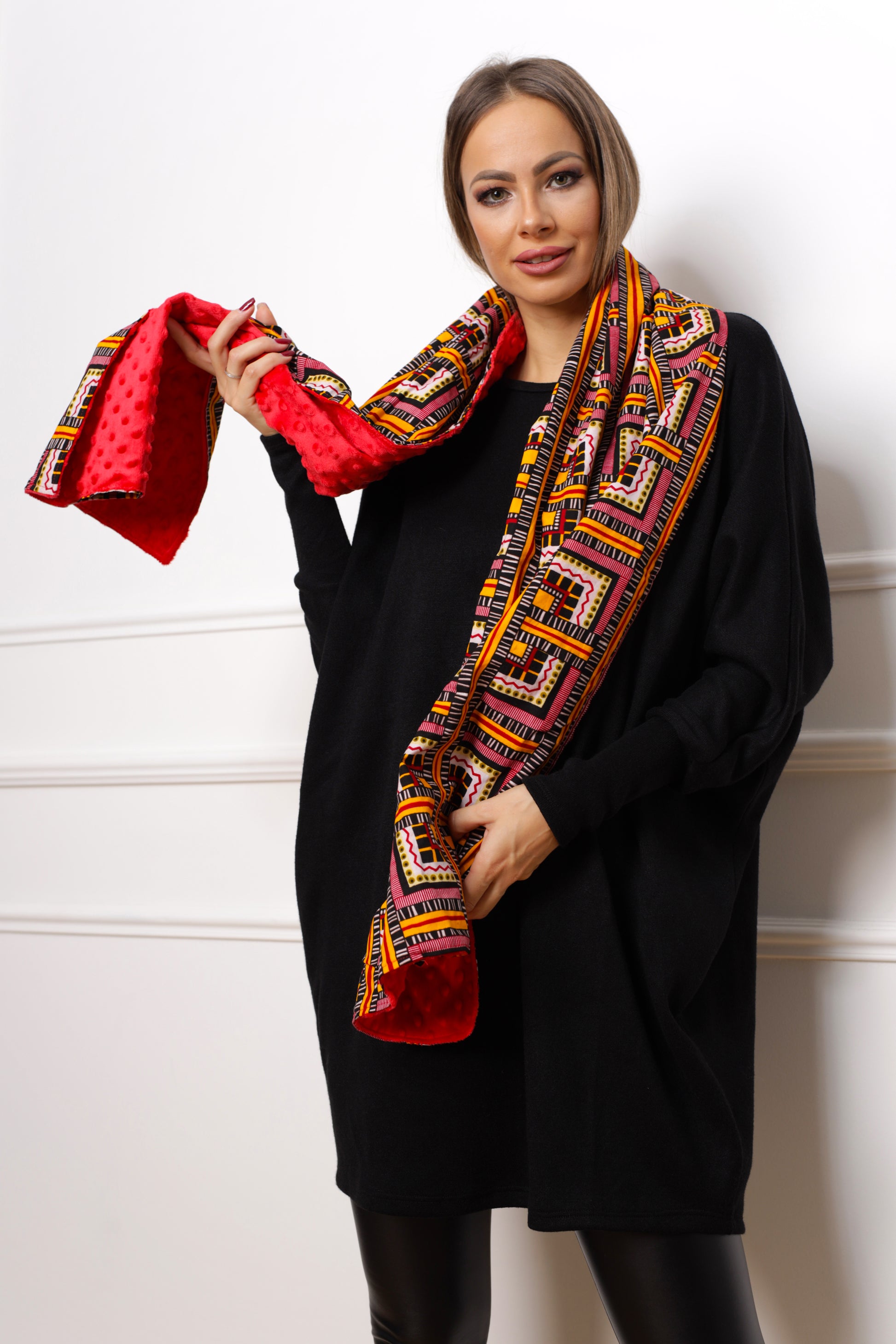 afrikai mintás színes egyenes sál viselés ritmika